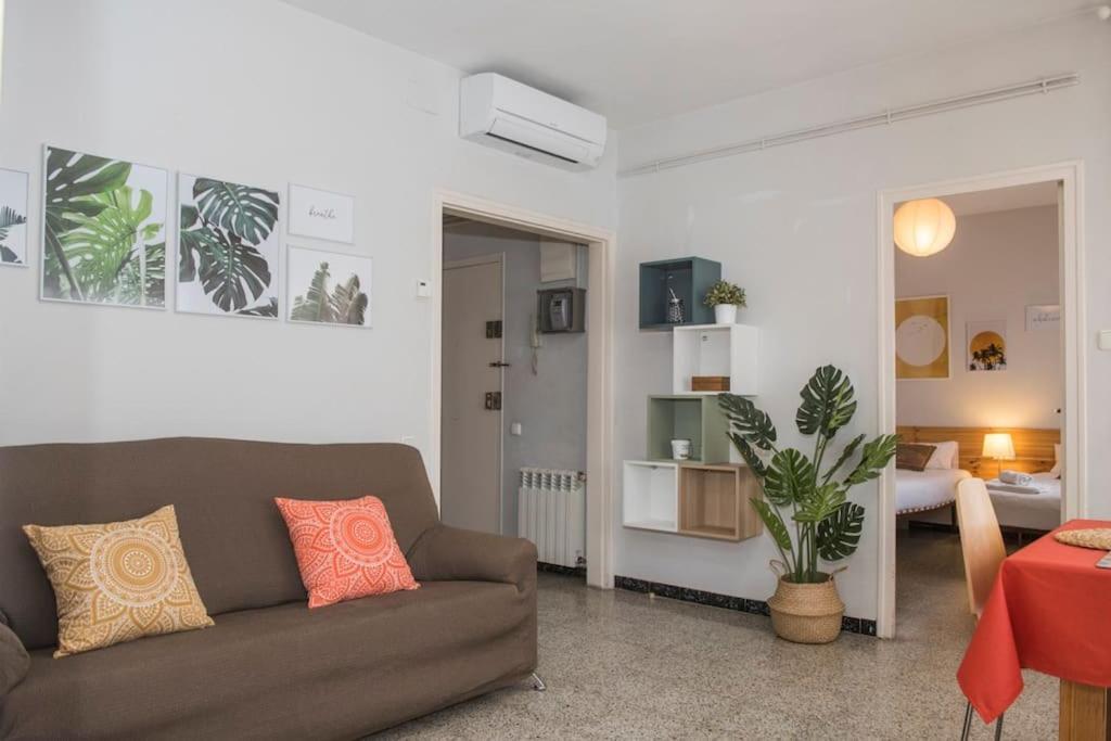Sunny And Quiet Sagrada Familia Apartman Barcelona Kültér fotó