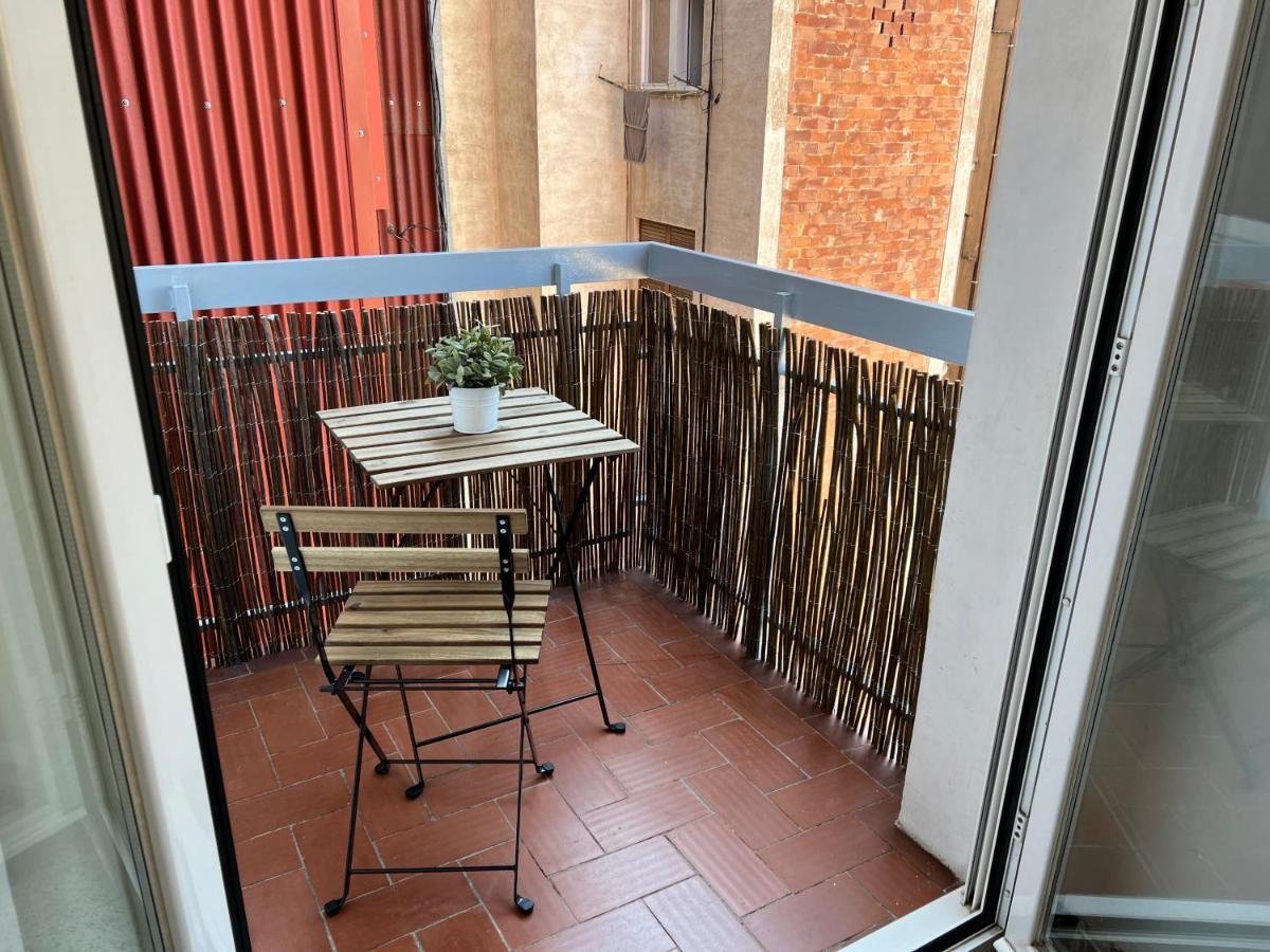 Sunny And Quiet Sagrada Familia Apartman Barcelona Kültér fotó